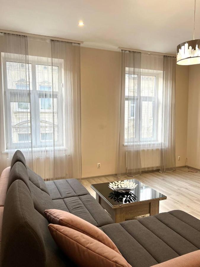 Apartments On Sholom Aleikhema Lviv Bagian luar foto